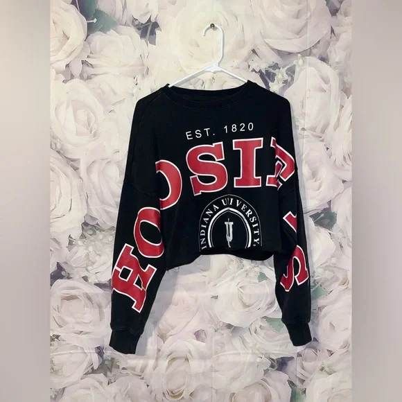 Indiana Hoosiers University Black Split Cropped Crew neck Sweatshirt Size Small - Picture 3 of 7